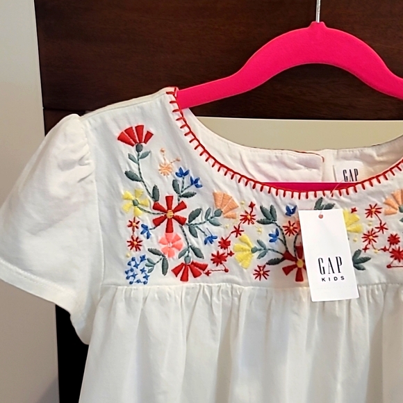 NWT Gap Girls' Embroidered White Top, Size L(10-11) - Picture 3 of 11